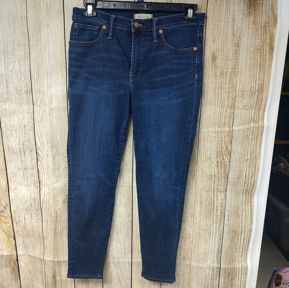 Madewell Denim - Maxwell Size 30 9 inch High Rise Skinny Jeans!